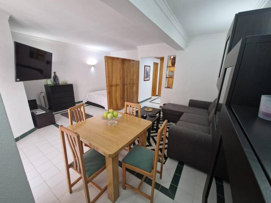Charming Beachside Apartment- The Perfect Getaway! Albufeira Exterior photo