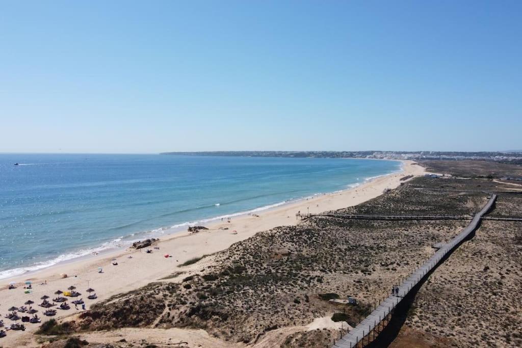 Charming Beachside Apartment- The Perfect Getaway! Albufeira Exterior photo