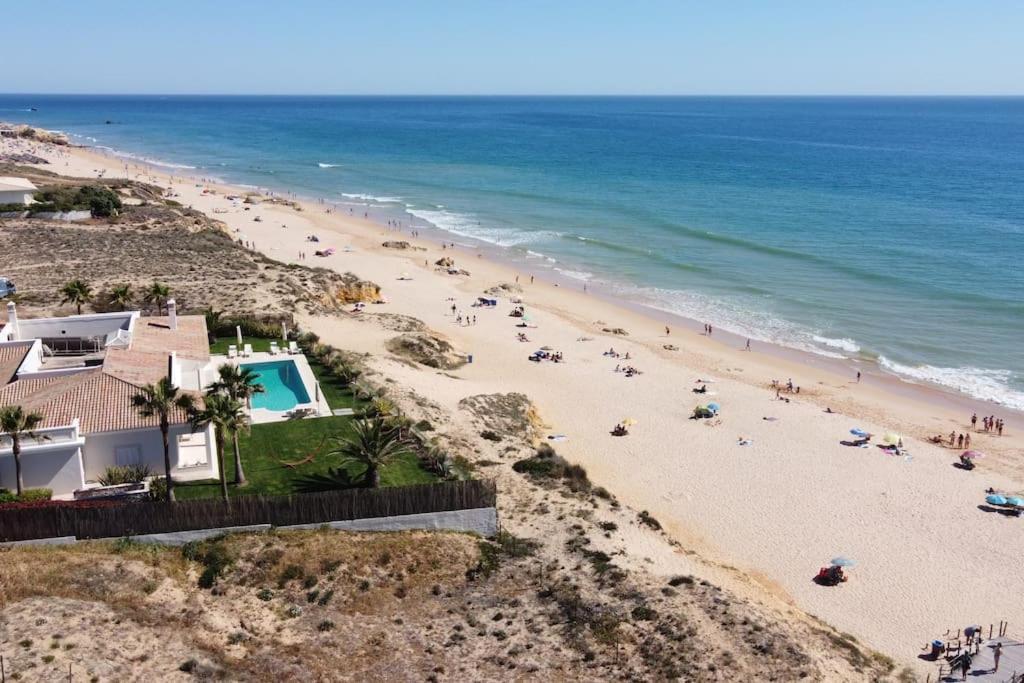 Charming Beachside Apartment- The Perfect Getaway! Albufeira Exterior photo