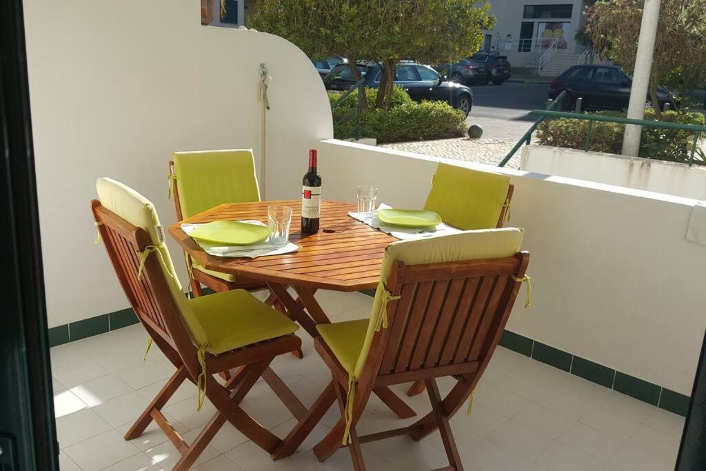 Charming Beachside Apartment- The Perfect Getaway! Albufeira Exterior photo