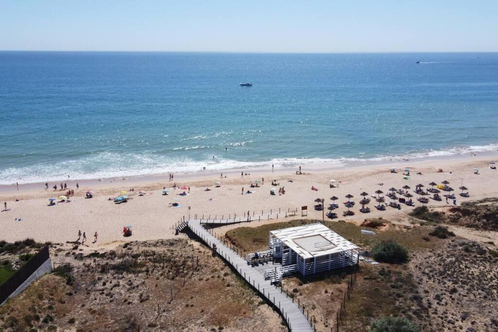 Charming Beachside Apartment- The Perfect Getaway! Albufeira Exterior photo